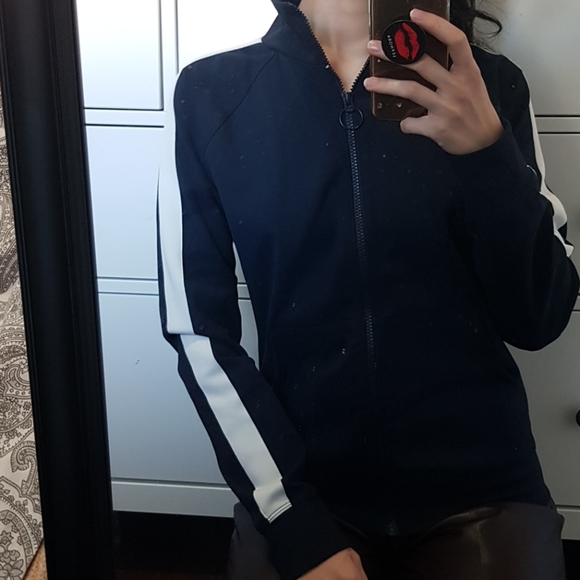 Aritzia The Constant Grettel Sweater - Picture 6 of 9